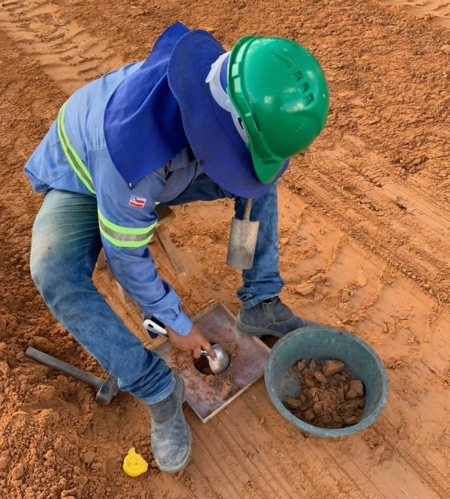 Control de Compactación con Cono de Arena en Coquimbo: La Diferencia entre una Base Firme y un Problema Estructural